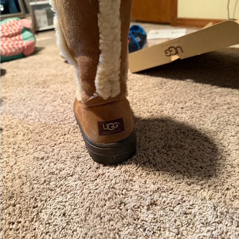 Like New Worn Once UGG Women's Mid-Calf Shearling Boots in Chestnut Brown - Picture 13 of 15